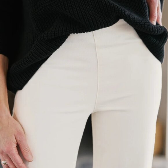 Frank & Eileen White Westport Illusion Wide Leg Pull On Jean - Picture 2 of 12